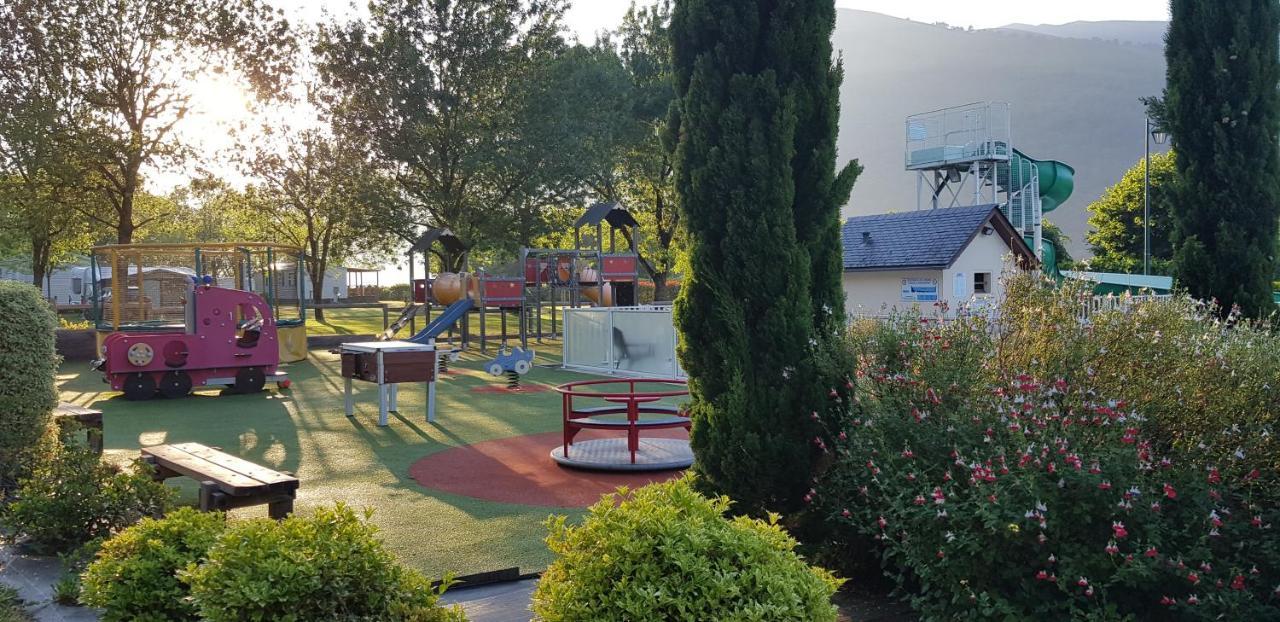 Camping Familial - Parc Aquatique - Grande Aire De Jeux A La Montagne 阿戈斯维达洛斯 外观 照片