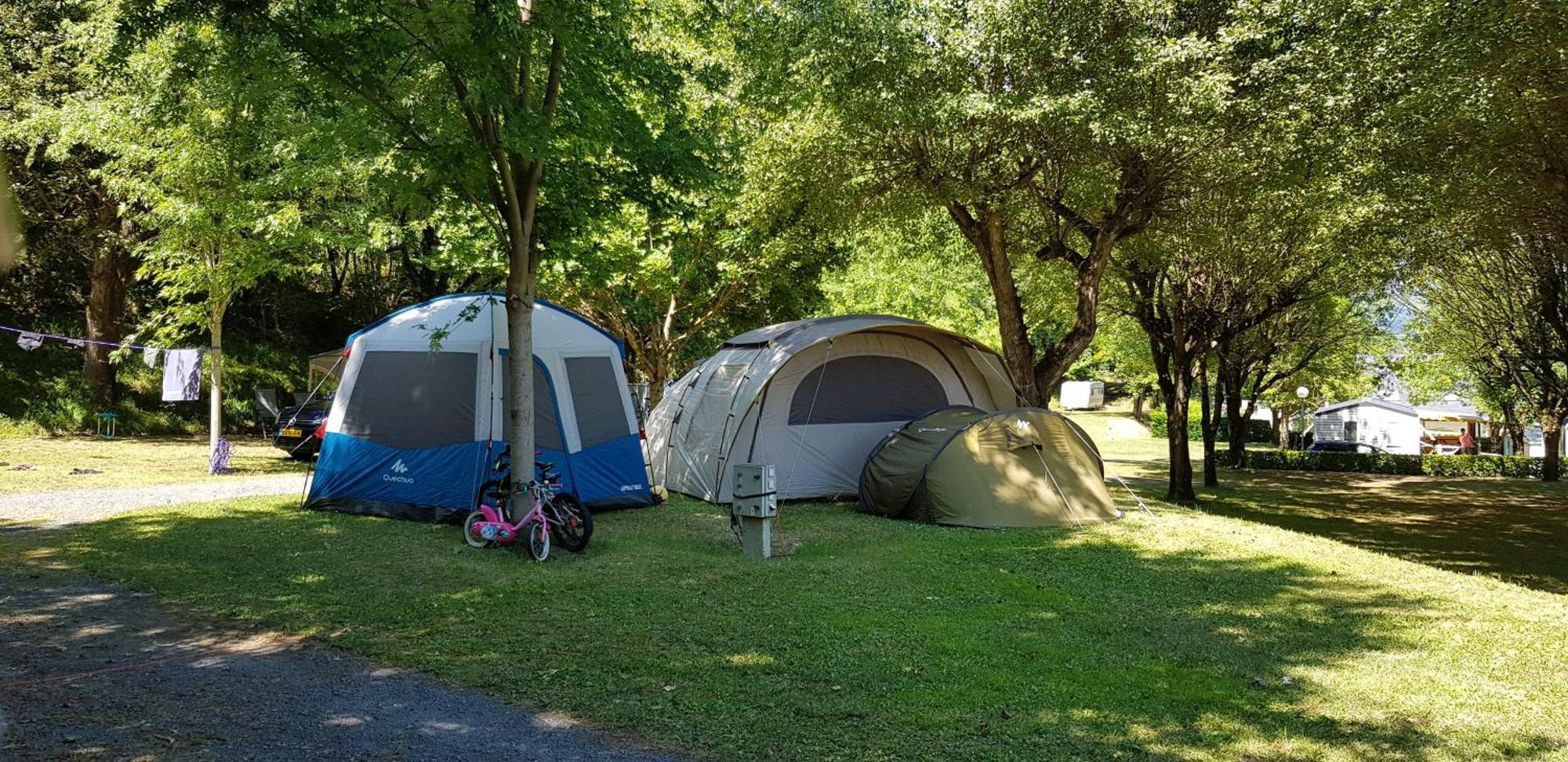 Camping Familial - Parc Aquatique - Grande Aire De Jeux A La Montagne 阿戈斯维达洛斯 外观 照片