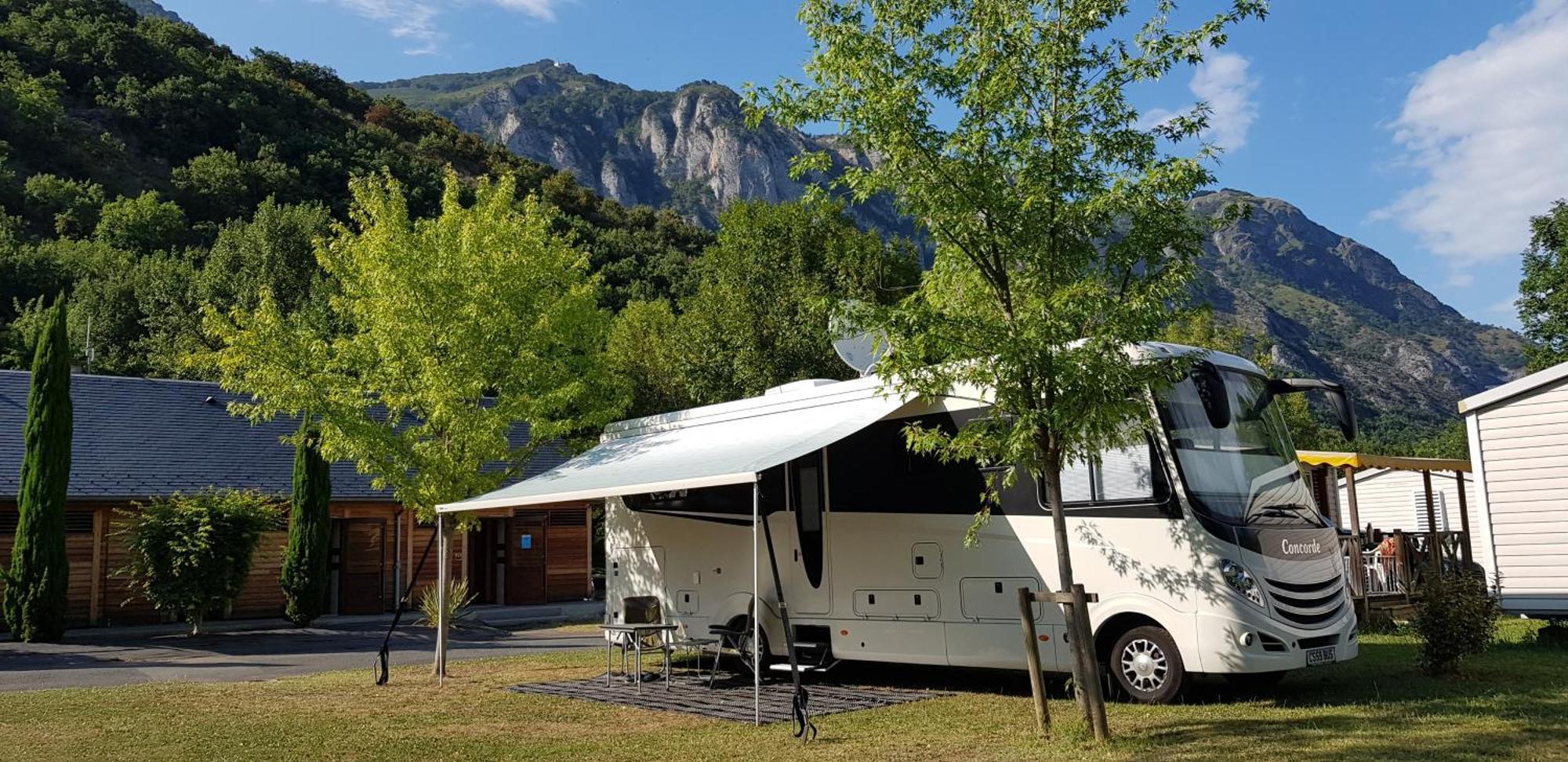 Camping Familial - Parc Aquatique - Grande Aire De Jeux A La Montagne 阿戈斯维达洛斯 外观 照片